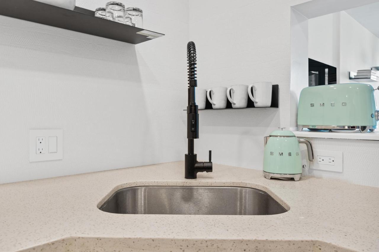 Appartamento Downtown Luxury 1Br Coal Harbour Vancouver Esterno foto