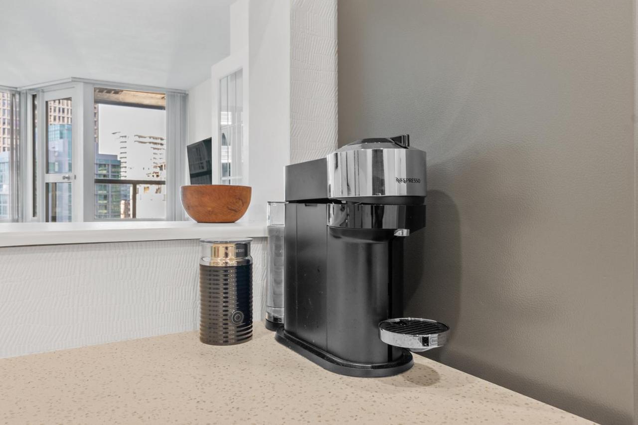 Appartamento Downtown Luxury 1Br Coal Harbour Vancouver Esterno foto
