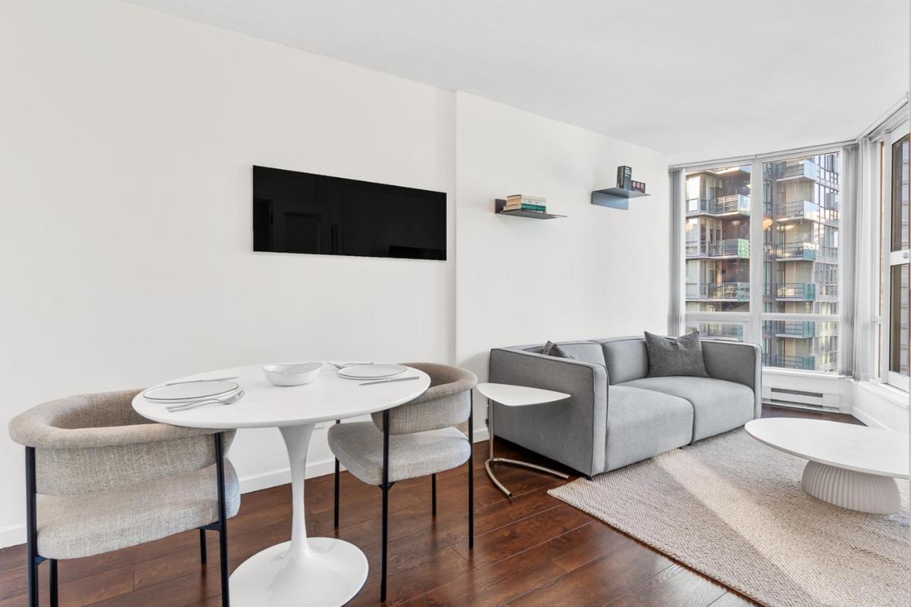 Appartamento Downtown Luxury 1Br Coal Harbour Vancouver Esterno foto